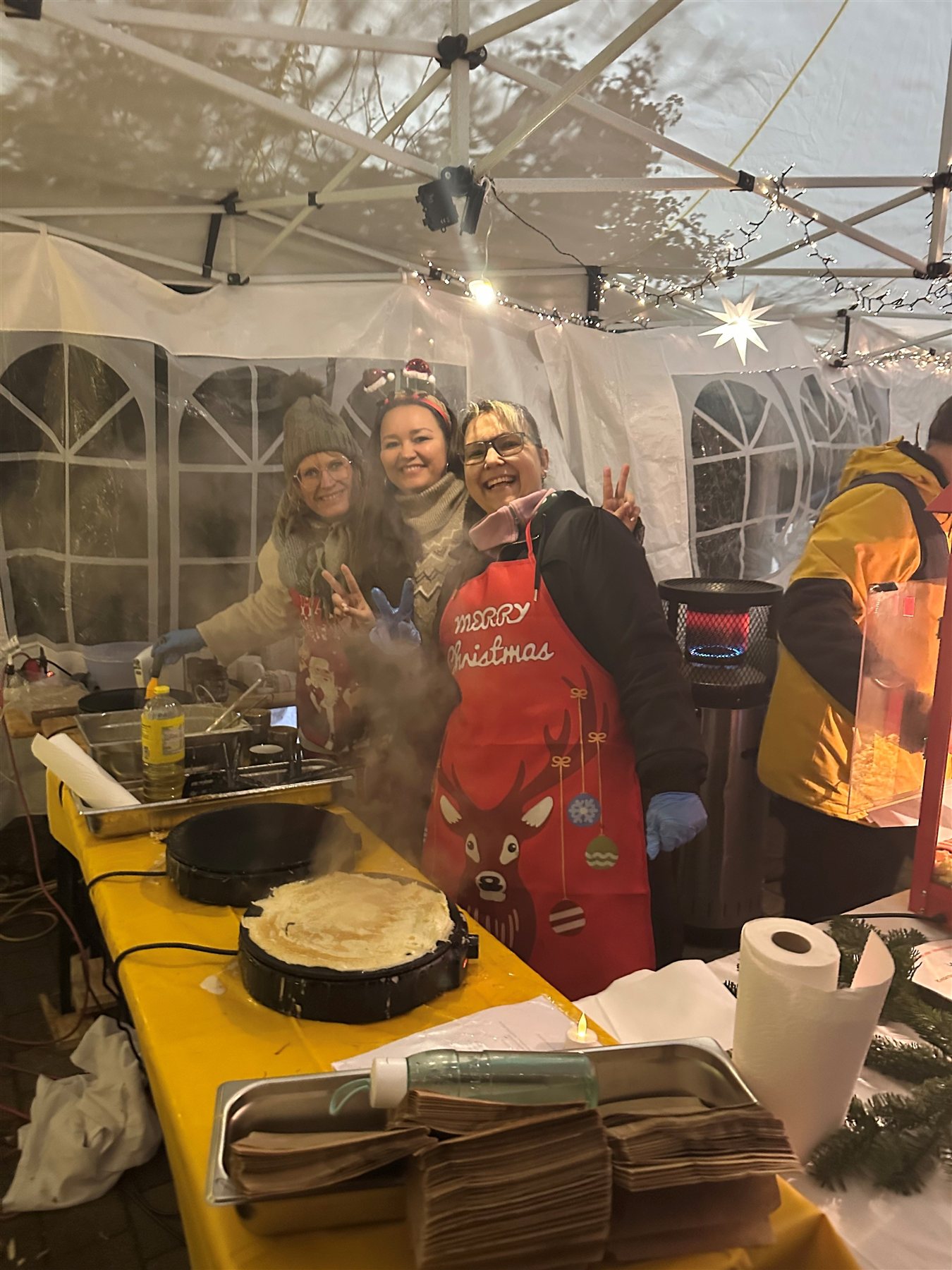 Lichterglanz und gute Laune am Stand – Adventsmarkt 2025.